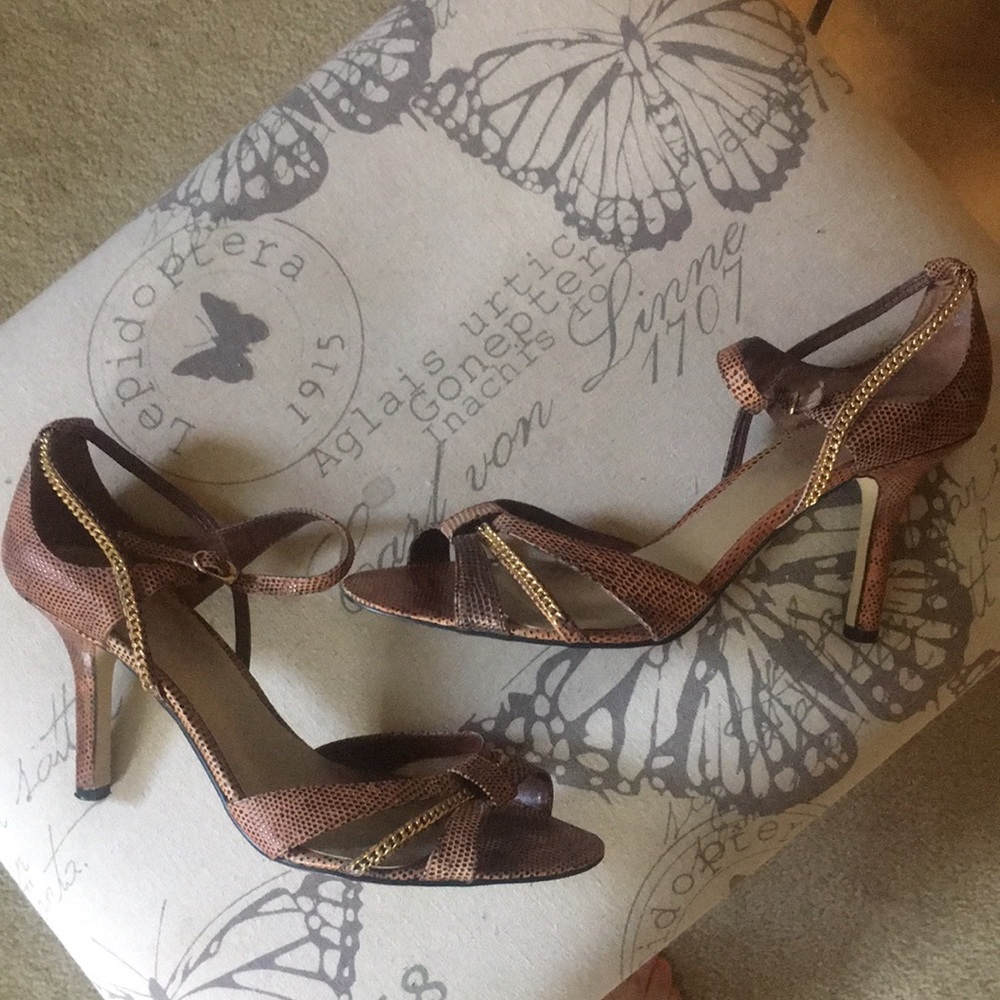 Nine West snakeskin pumps